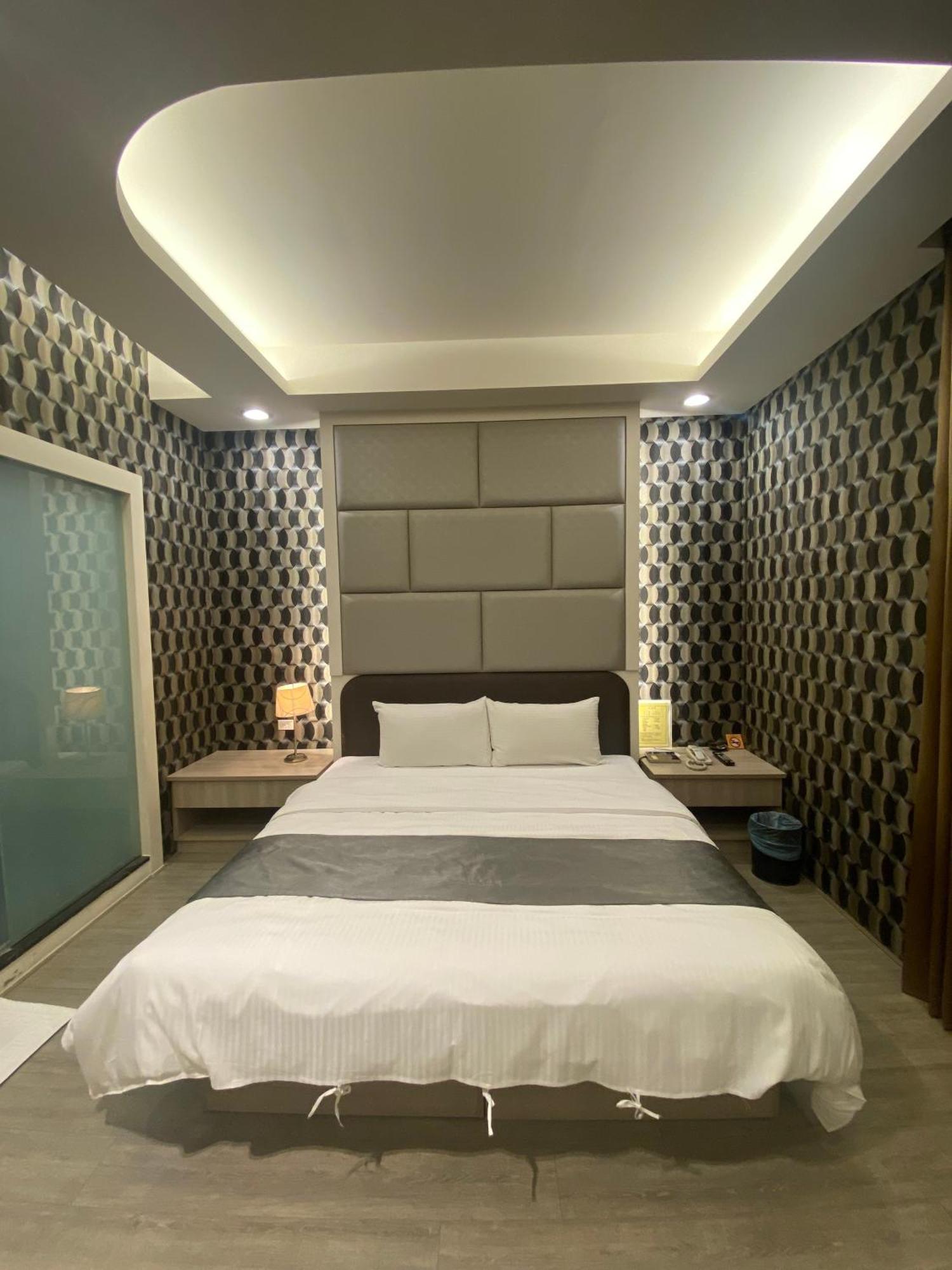 Yuan Chyau Motel Taichung Exterior foto