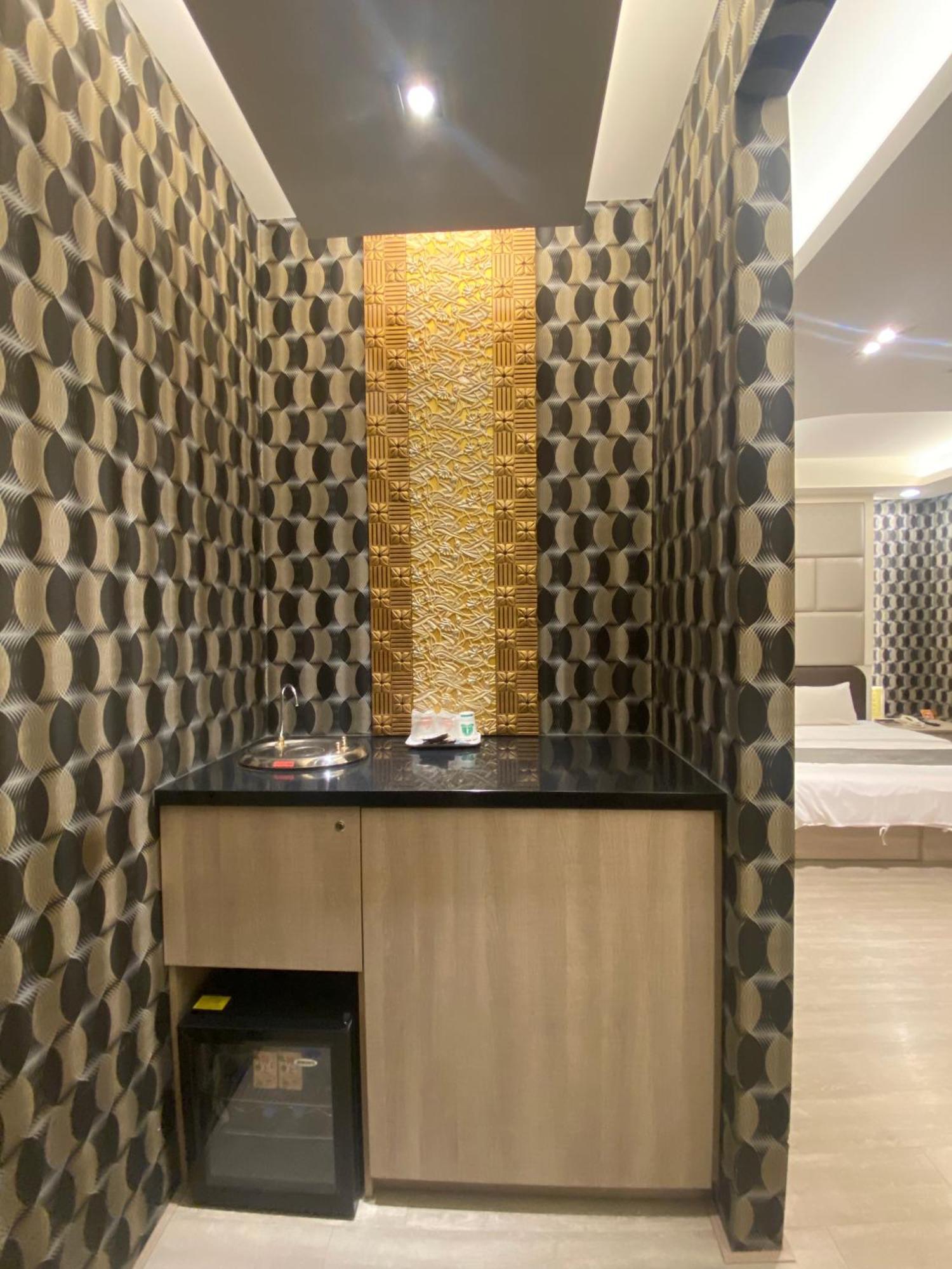 Yuan Chyau Motel Taichung Exterior foto