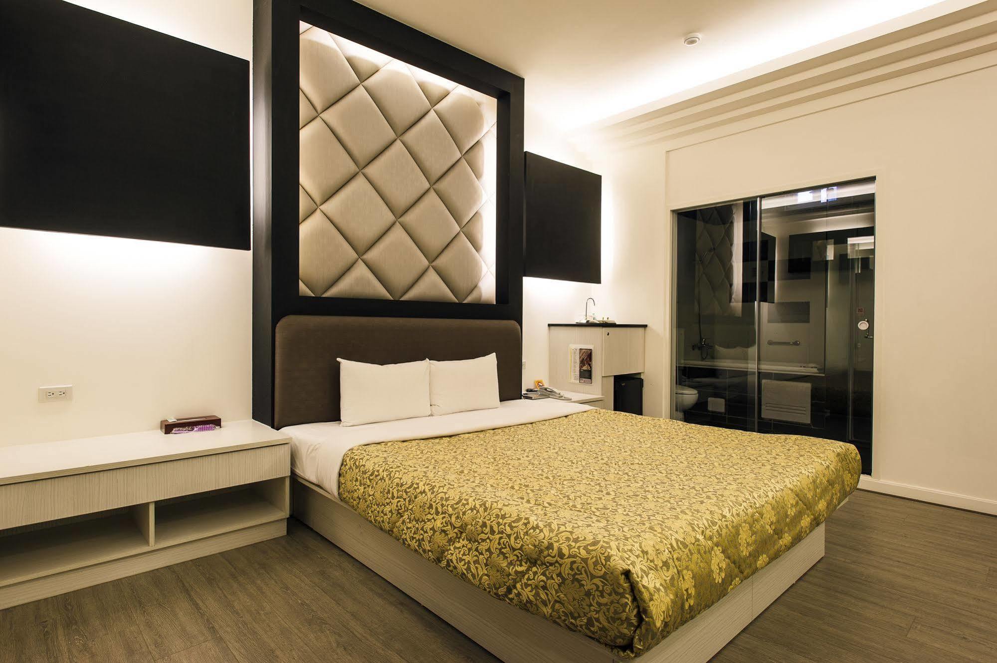 Yuan Chyau Motel Taichung Exterior foto