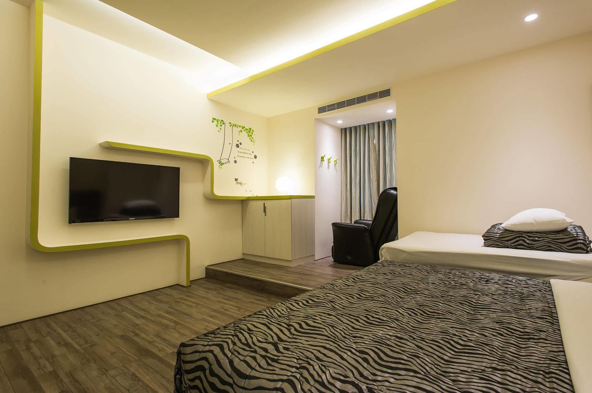 Yuan Chyau Motel Taichung Exterior foto